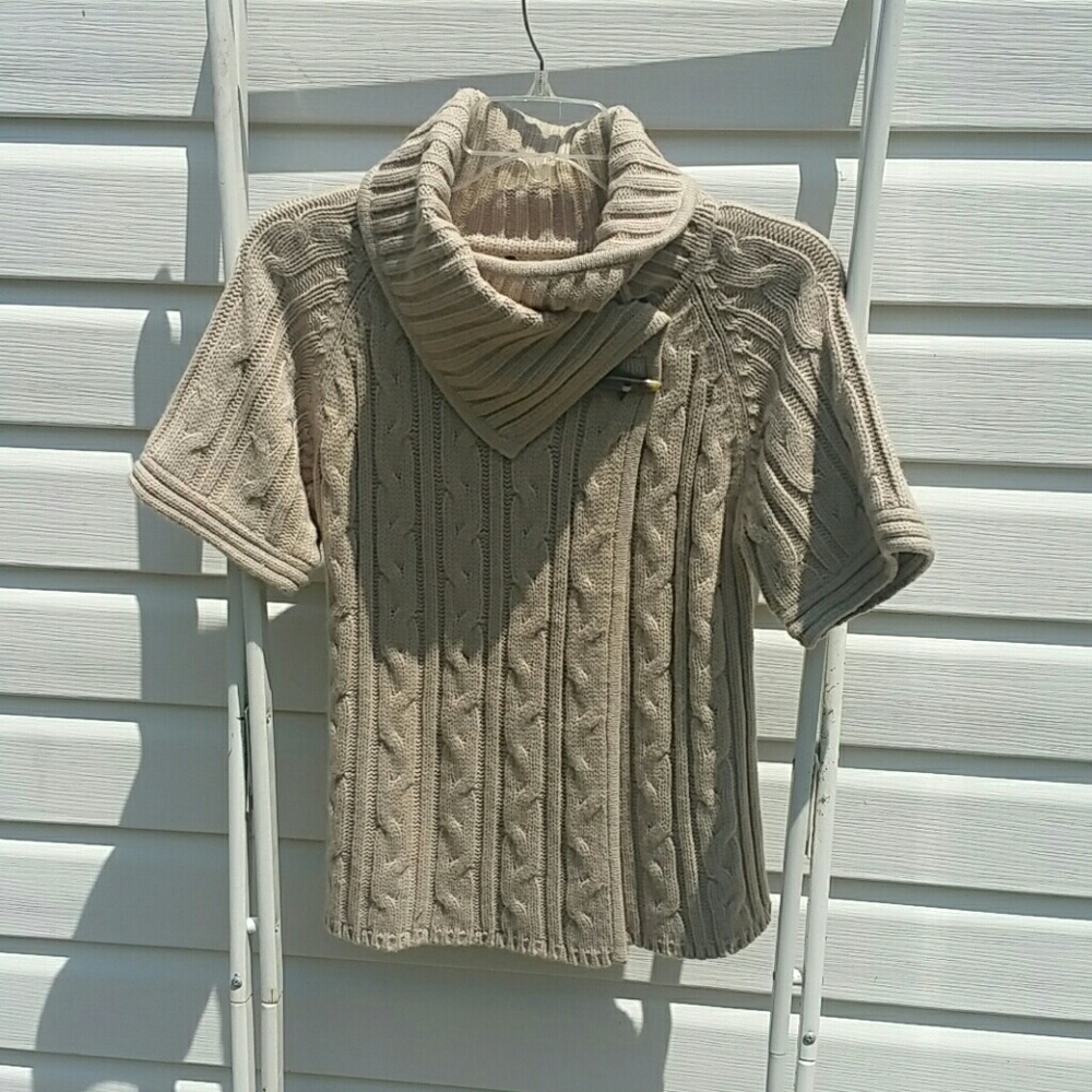 Beige short sleeve sweater